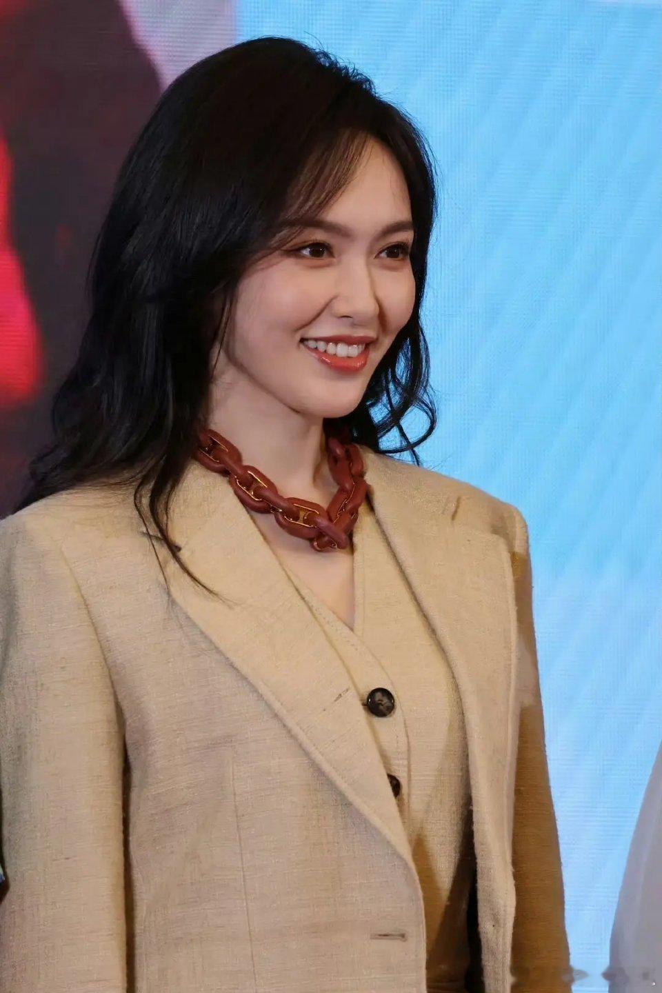 唐嫣这个状态真的很好，不敢想她平时的日子过的得有多幸福。 ​​​