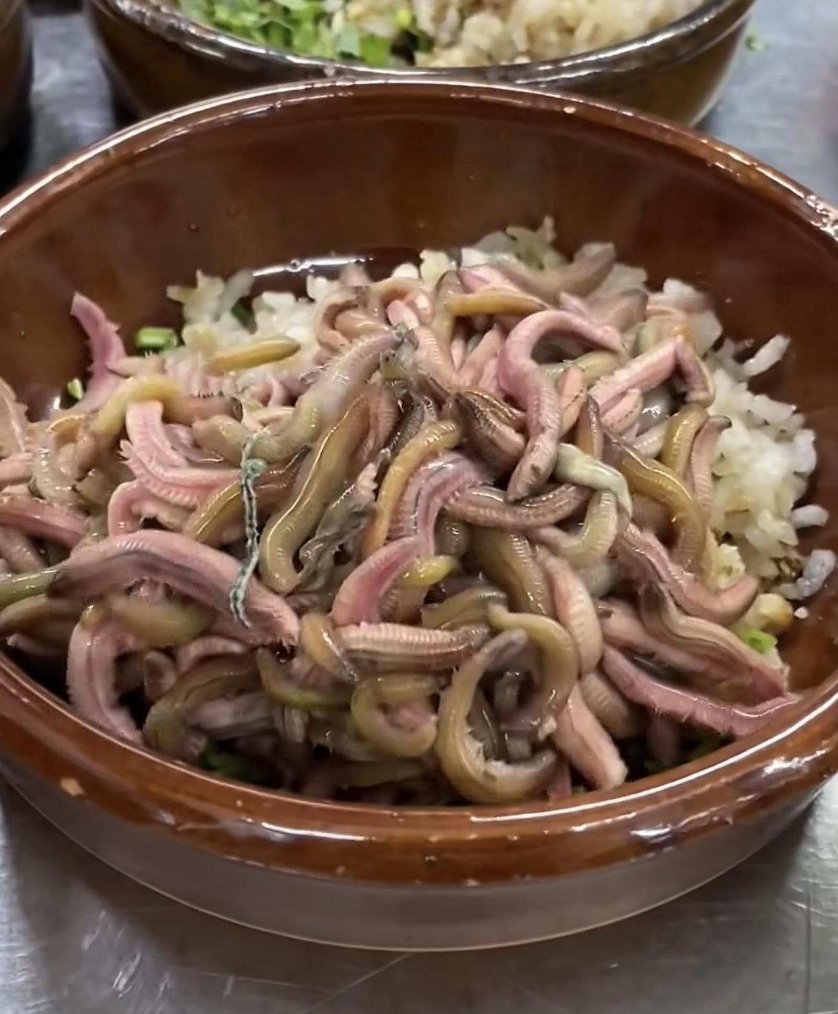 吃一碗得饱一天了
我是不敢吃，给钱都不吃
主要是不知道怎么下嘴，以前物质匮乏年代