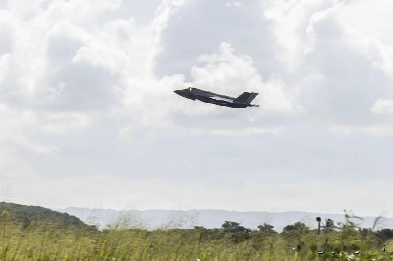 🇺🇸🇻🇪 美国已重新启用位于波多黎各的罗斯福路海军基地，并在委内瑞拉沿海