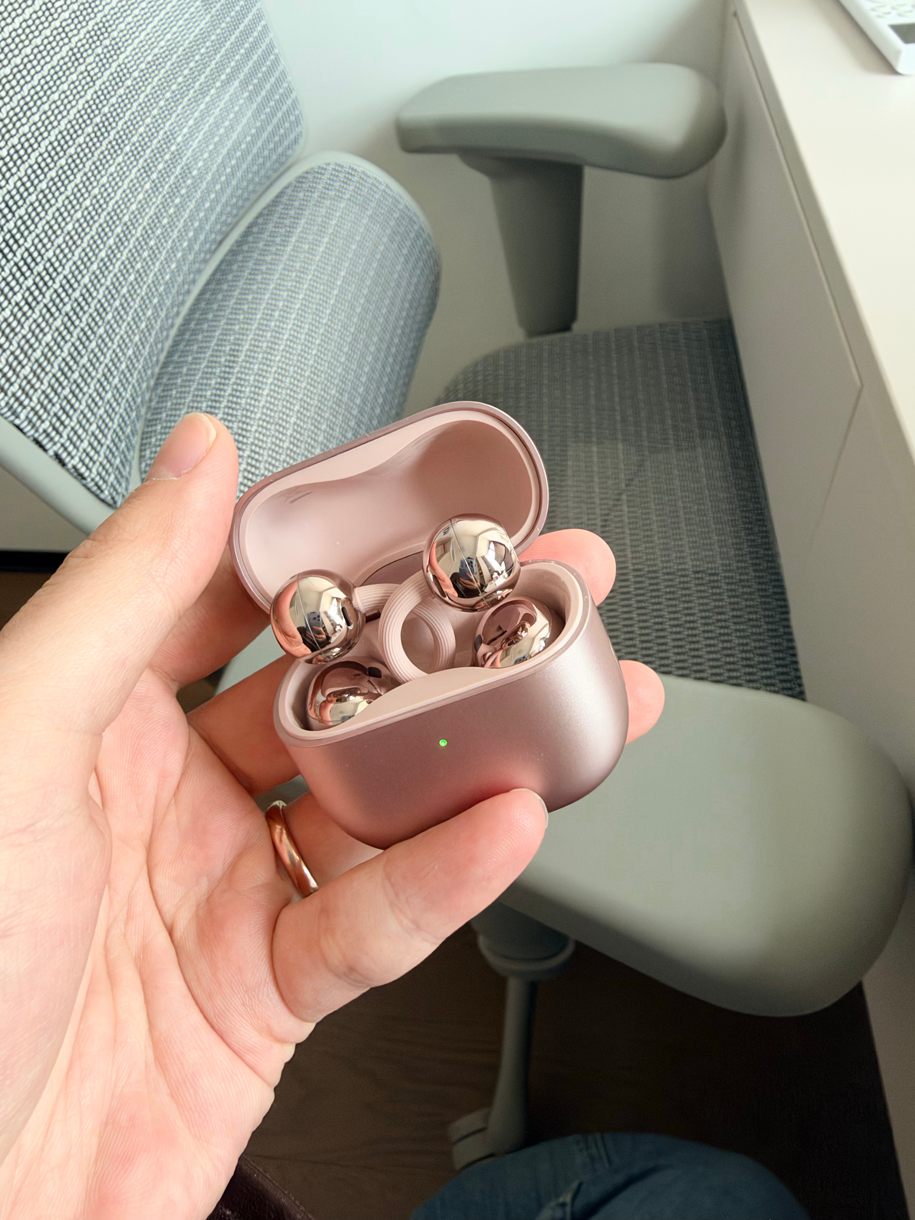 在洗衣机洗了 45 分钟又烘干了一个小时华为这耳机还能用太牛了[捂嘴哭] ​​​