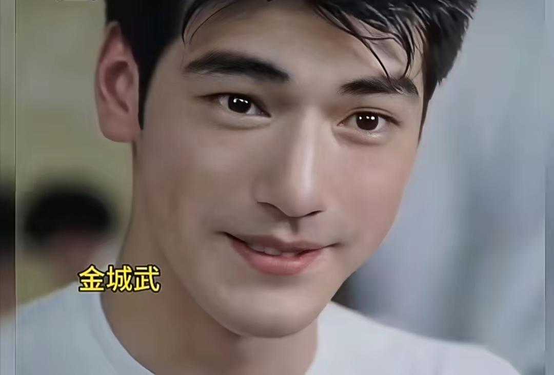 金城武VS钱小豪
个人觉得年轻时候的钱小豪更有性张力[捂脸]奈何岁月不饶人，如今