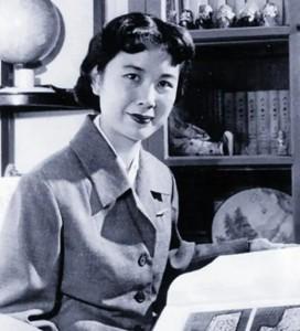 1968年，严凤英趁着丈夫熟睡，来到床头柜前，将事先准备好的100片安眠药吞下，