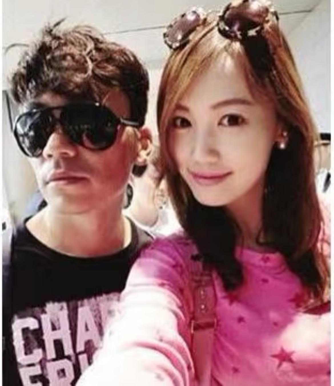 马蓉父亲当年说“女儿漂亮有学历，离婚也能找好的”，这话如今听着满是讽刺。她确实有