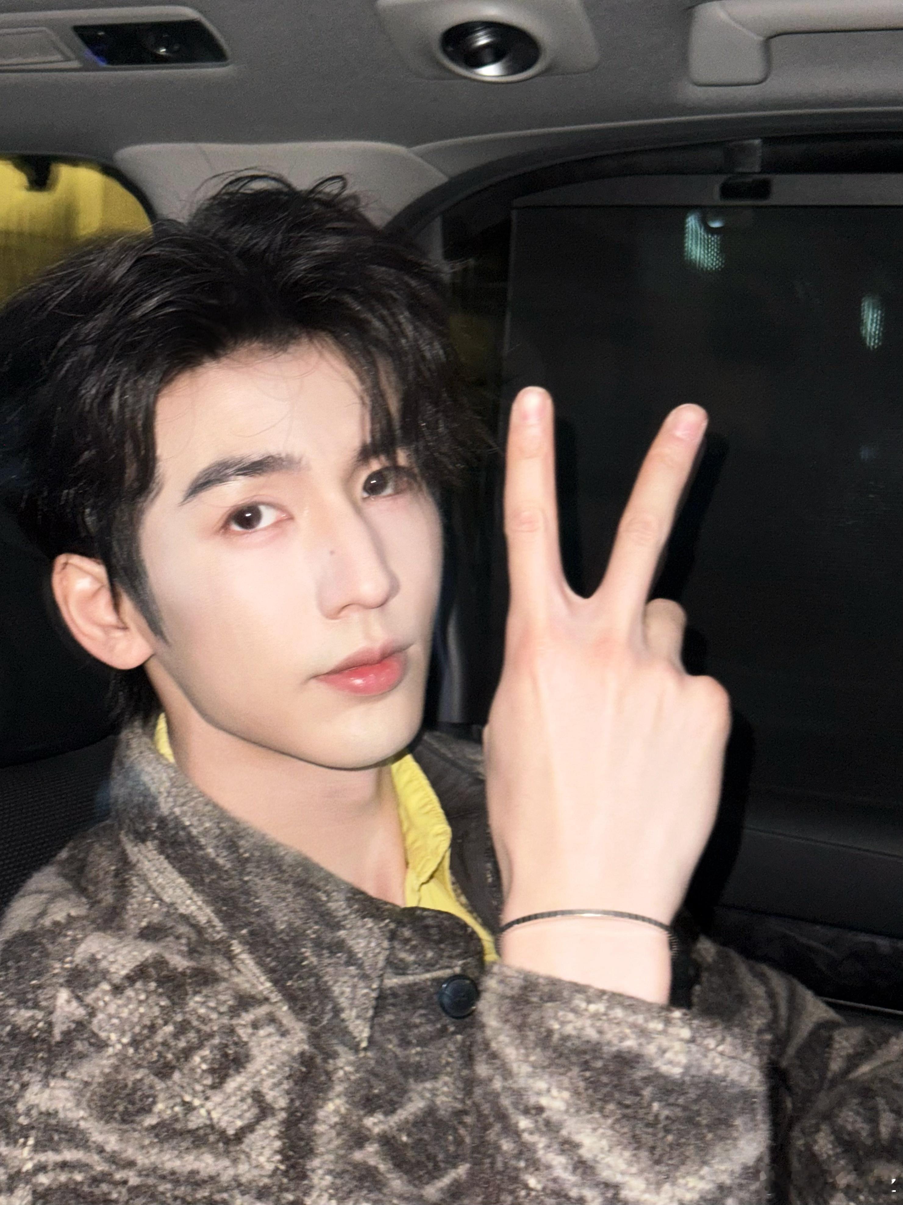 张凌赫张桂源一个daddy一个baby两个帅哥没话说张家人的颜值就是如此权威