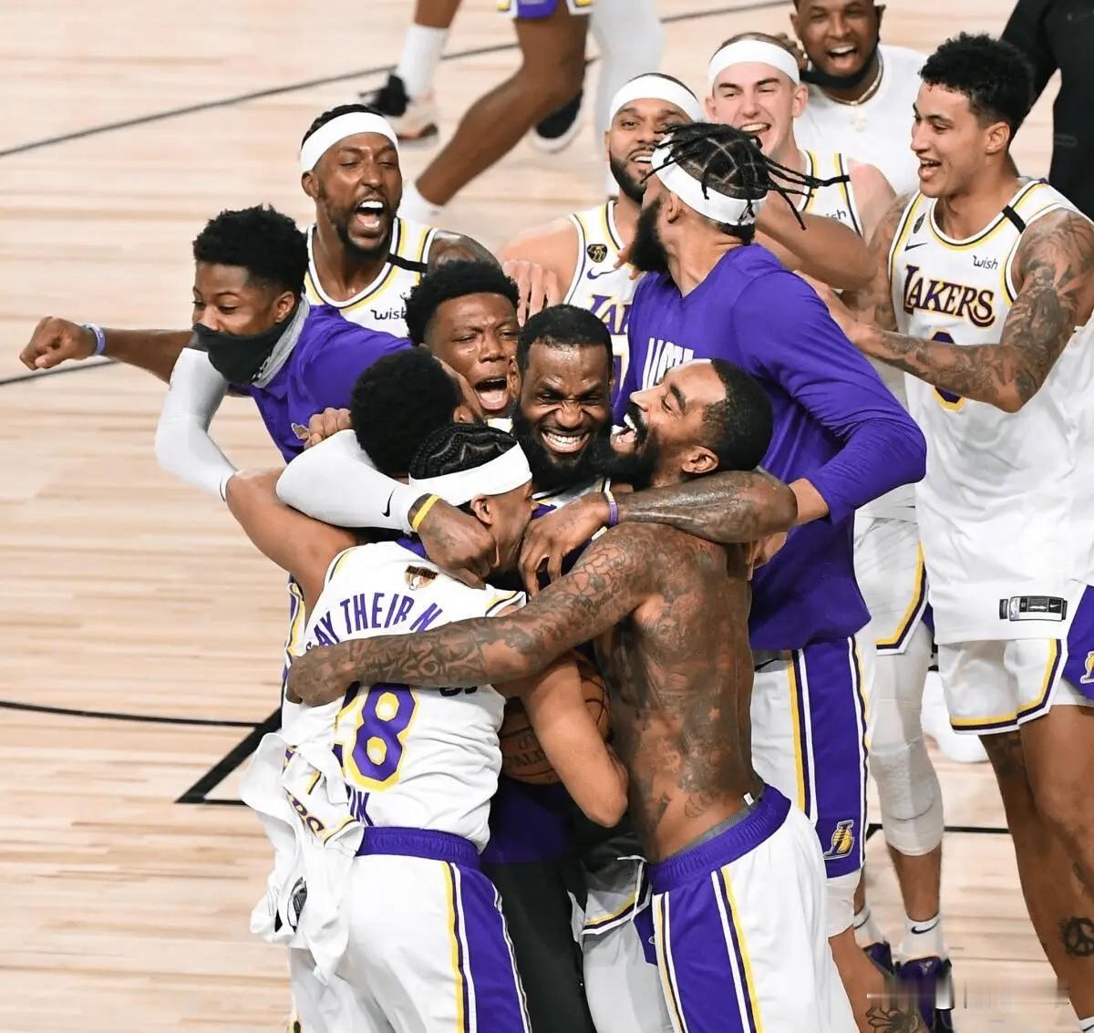 霍华德所言极是啊！前NBA球员霍华德更新社交媒体谈到了2020年湖人夺冠一事。他