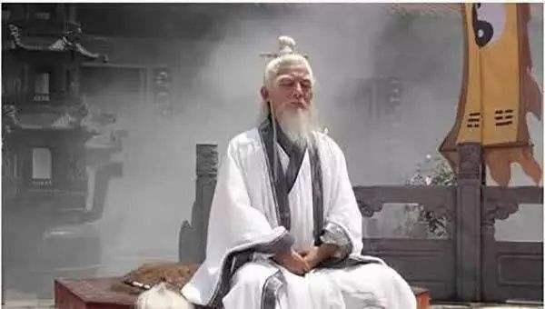 张三丰和达摩老祖对阵的三种可能性
第一种可能，达摩老祖可能并不是高手，他传给少林