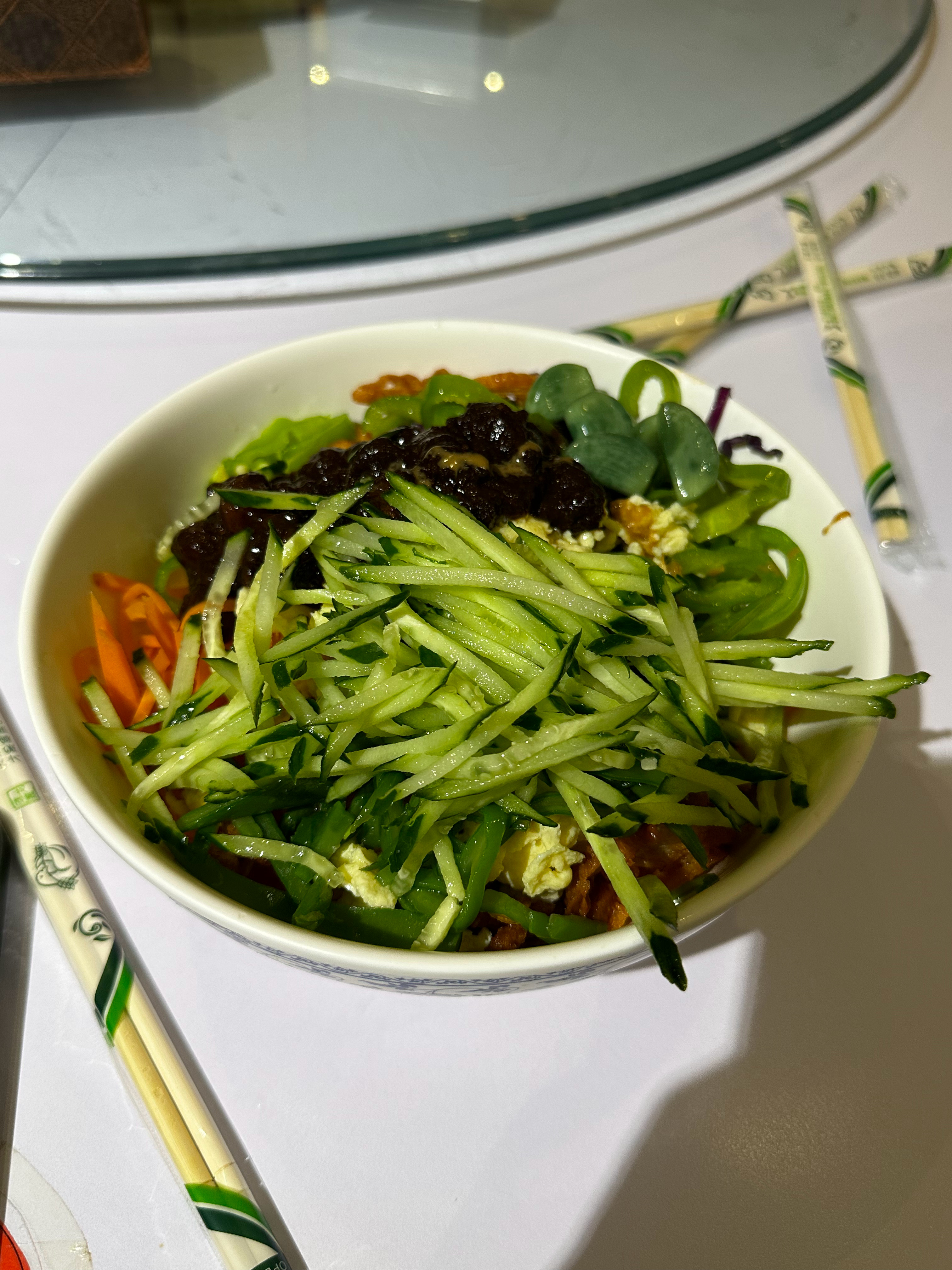今天开心，吃捞面我们来了六个人，五个即将成为车主前两天还唠叨说买凯雷德今天就愿望