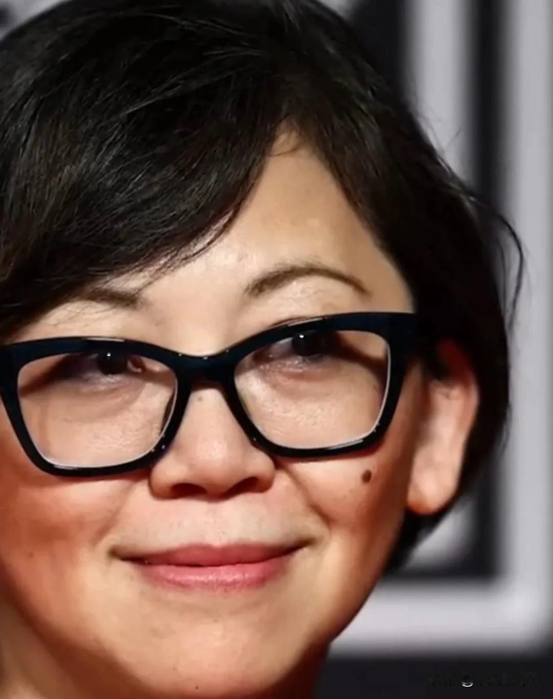 李翊云获普利策奖 国人不再盲目追捧
 
美籍华人李翊云凭丧子回忆录拿2026普利