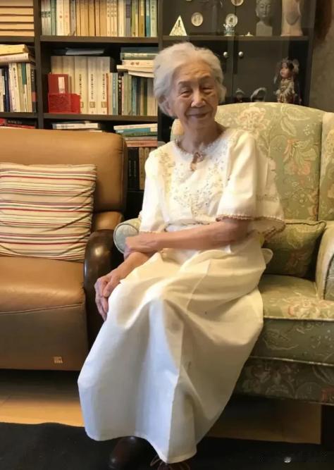2018年底，北大教授钱理群的妻子患癌。医生表情凝重地对她说:“还剩4个月…”，
