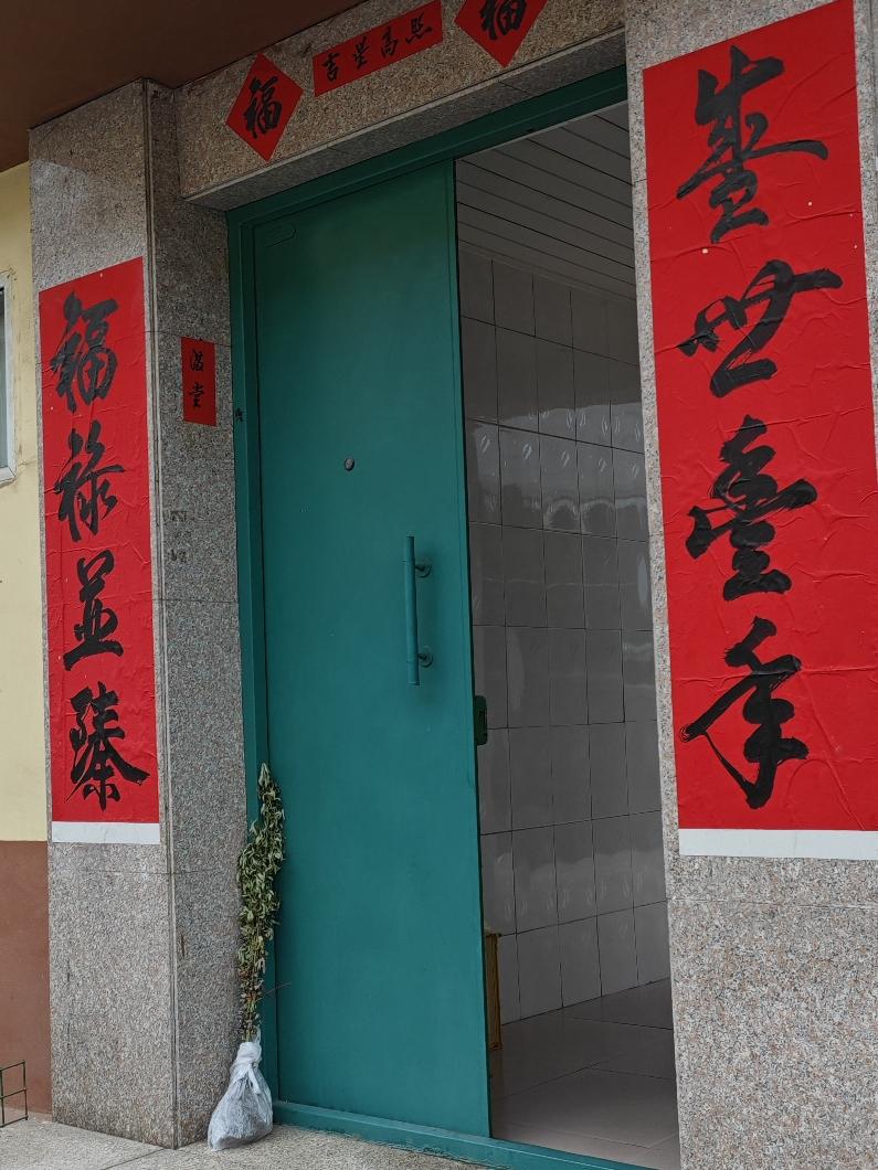 端午节源于古代崇拜龙图腾的部族举行的图腾祭祀，是先民创立用于拜祭龙祖，祈福辟邪的