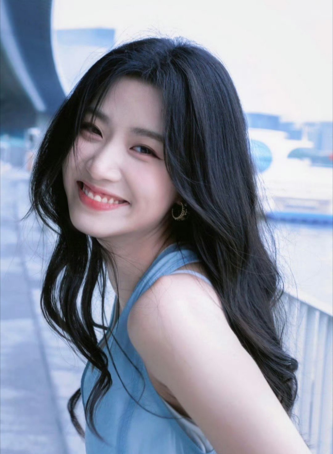 卢昱晓 80岁老奶奶视角 老奶奶的视角让我们看到了生活的另一面～ 