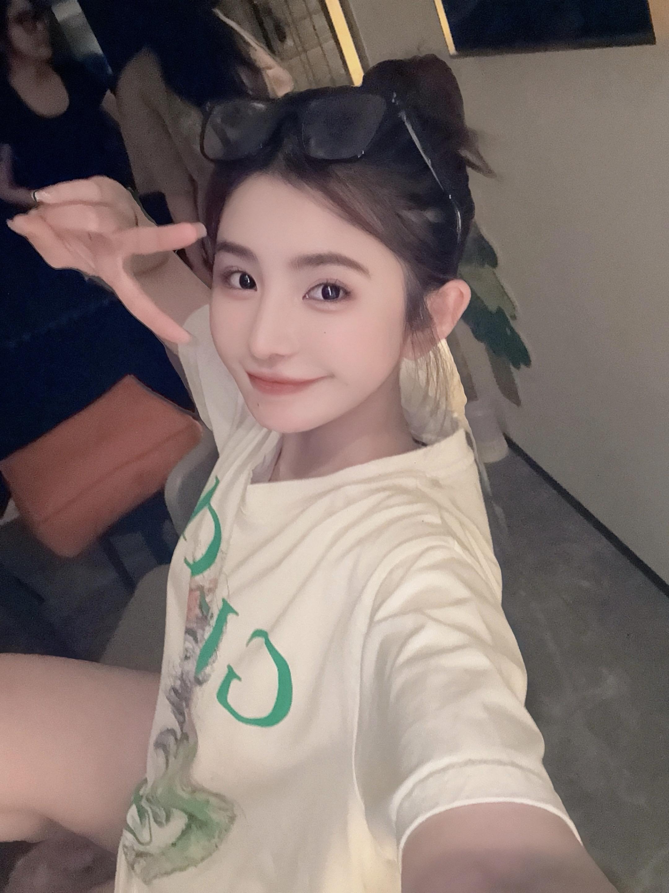 他们都说你不好，可我还是想捂着耳朵去爱你。