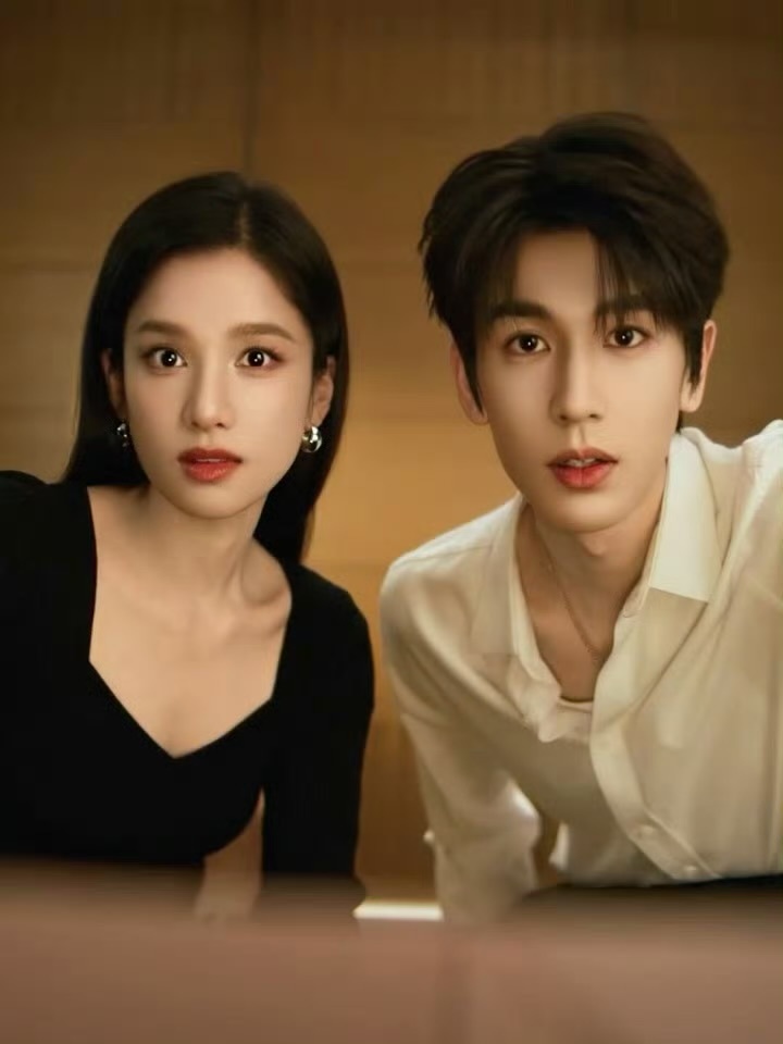 张婧仪张凌赫品牌同框大片