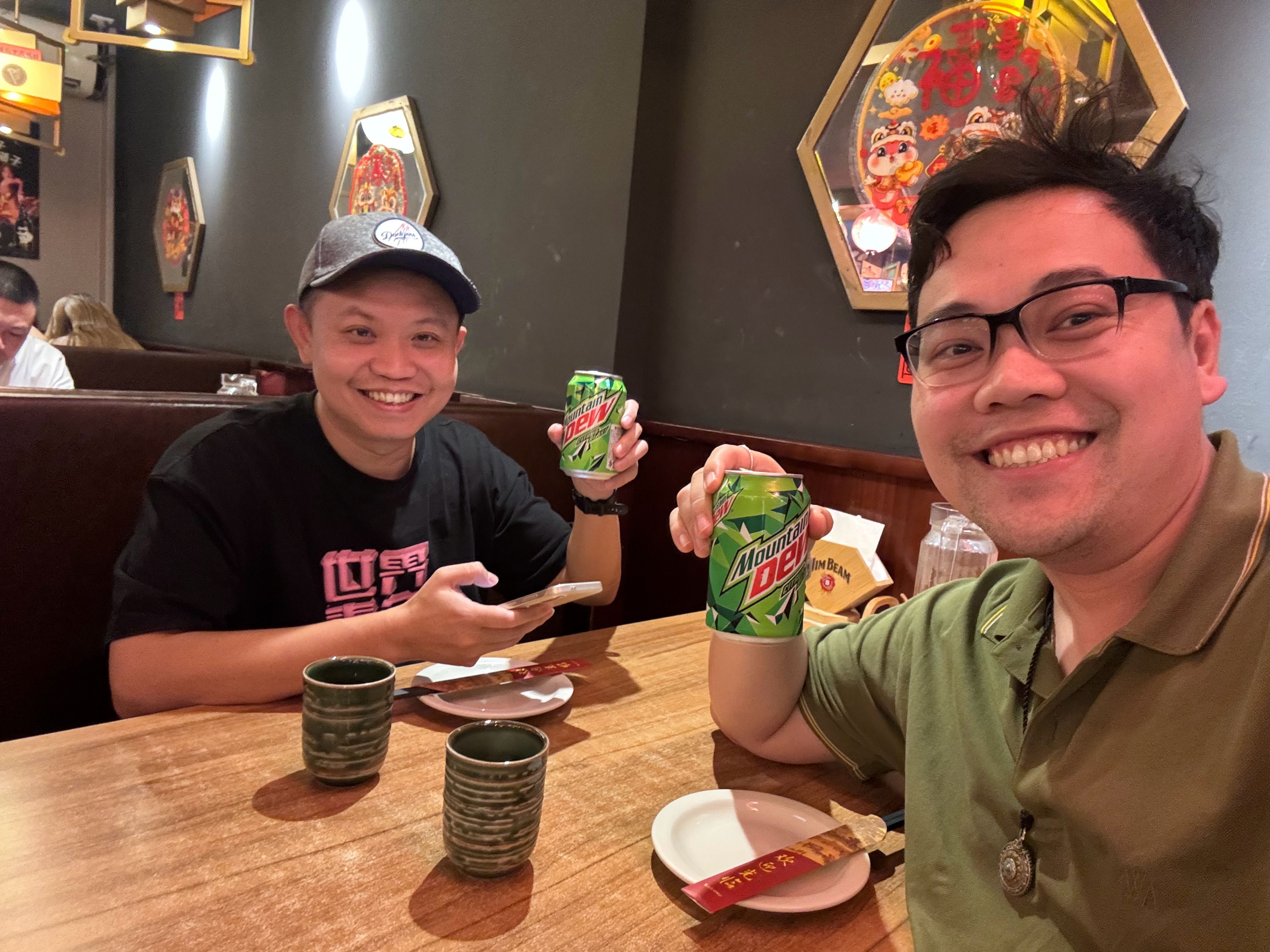 跟我罗哥好久不见了，没想到因为看我Vlog入手的一箱激浪还给我留了一听[耶][耶
