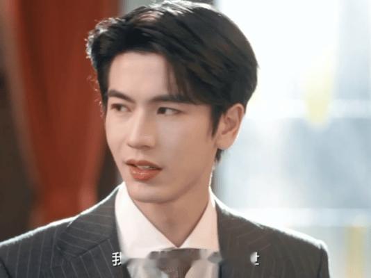 吴莫愁让张凌赫对大姐有礼貌张凌赫让吴莫愁别管老弟的事现实复刻剧里人设，吴莫愁大姐