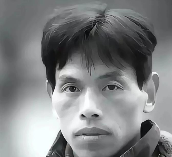 湖北仙桃有一位小伙，结婚十年始终闭门不出，全家吃喝都靠妻子一人养活。四肢健全、体