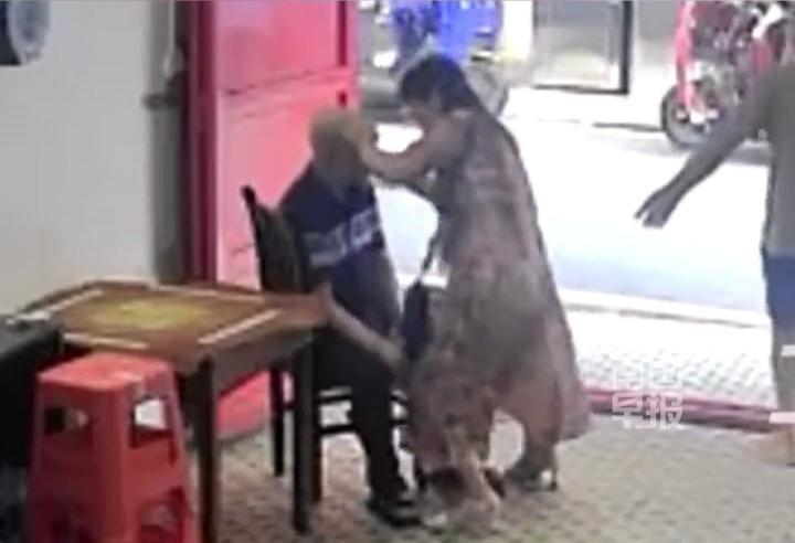 好人难当，老人进店休息后死亡，店主遭老人家属索赔10万元，不给钱就把遗体摆在店里