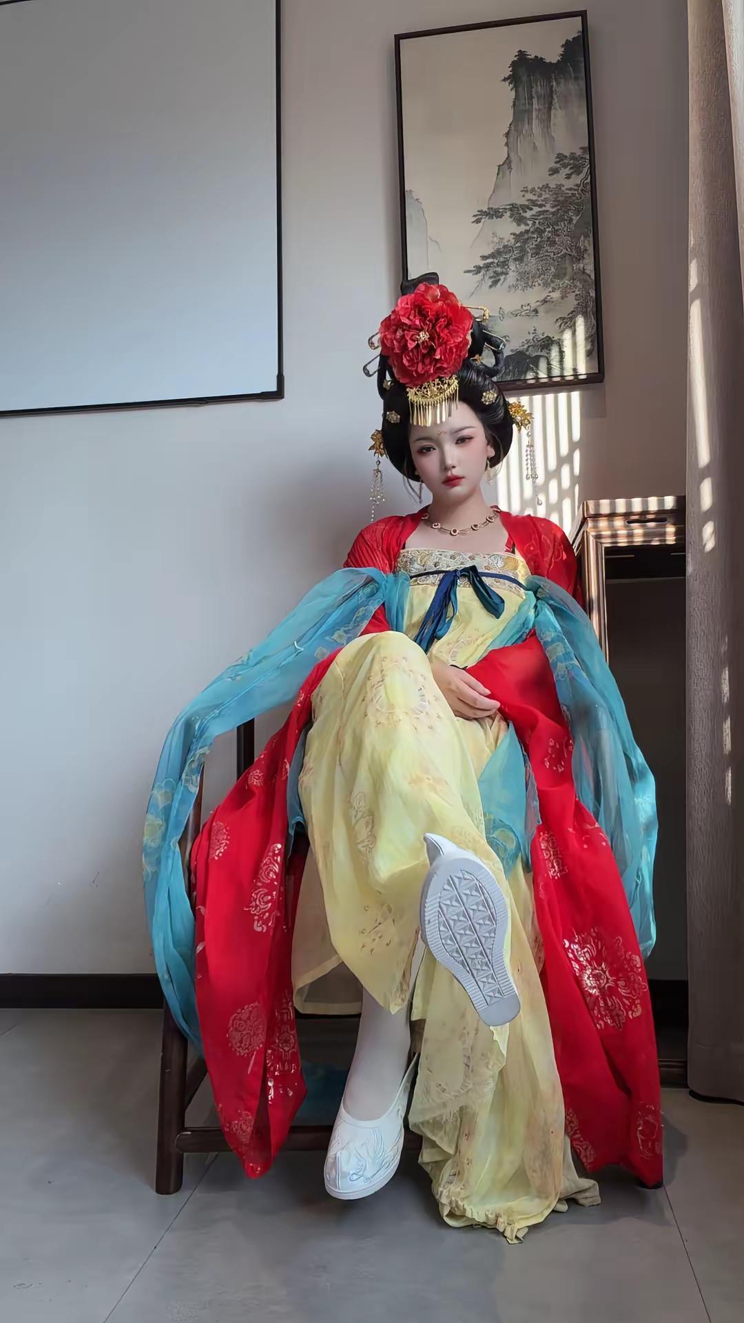 无法感受每次触摸。大唐贵女 洛阳妆造 汉服可以有多惊艳 感觉至上