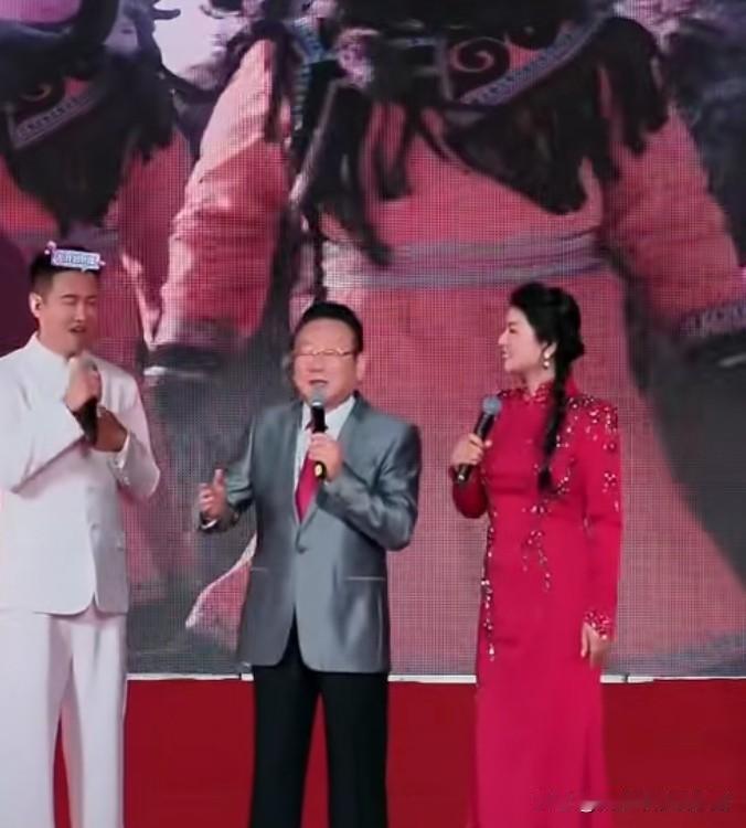 谈徐罗组合和蒋大为同框唱歌

近日刷到徐子崴、罗姣组合和歌唱家蒋大为同唱歌曲《骏