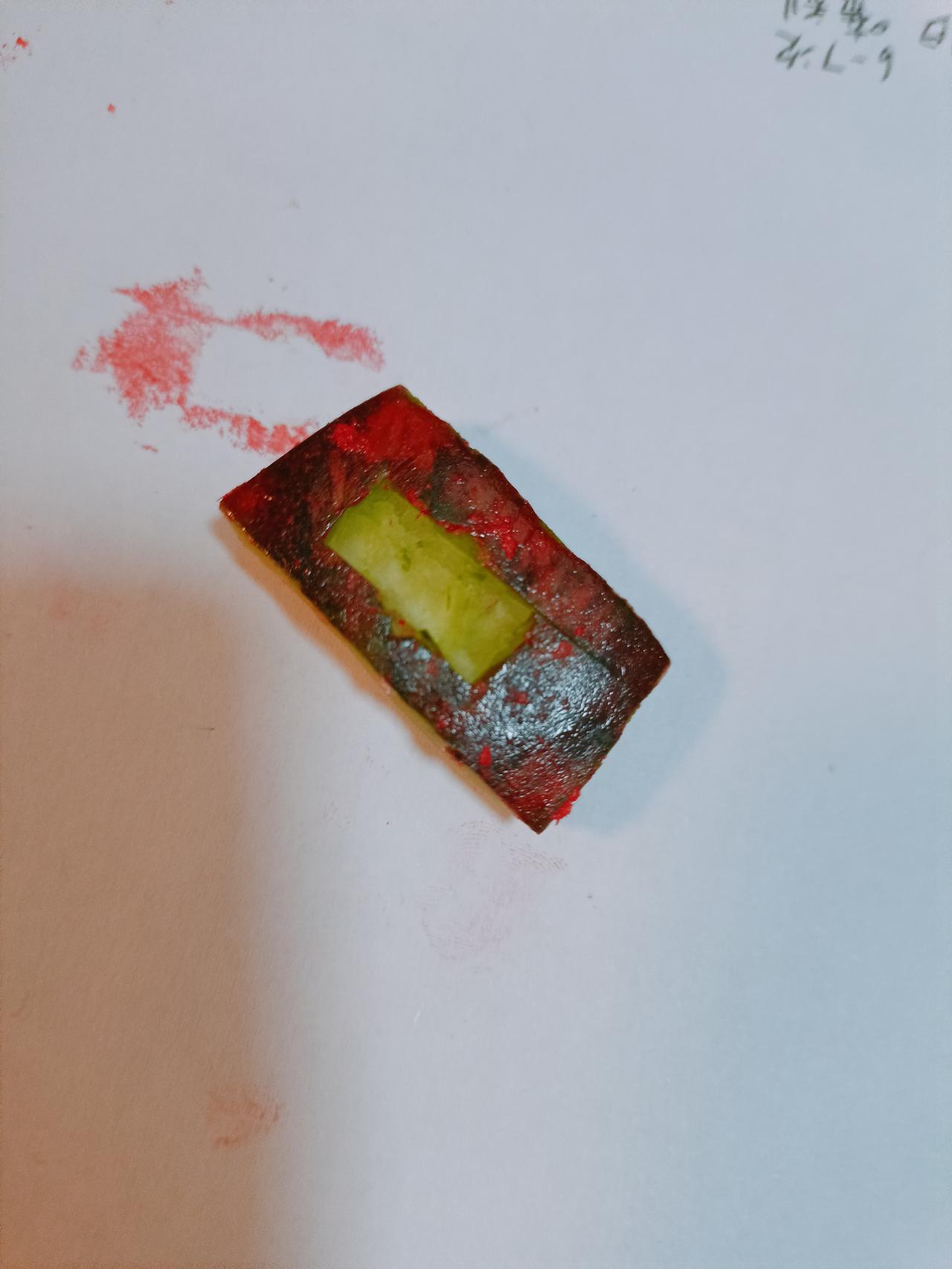 分享一个孩子的小创意——纯手工“印章”。
这是冬天后的，第一次吃西瓜，孩子连西瓜