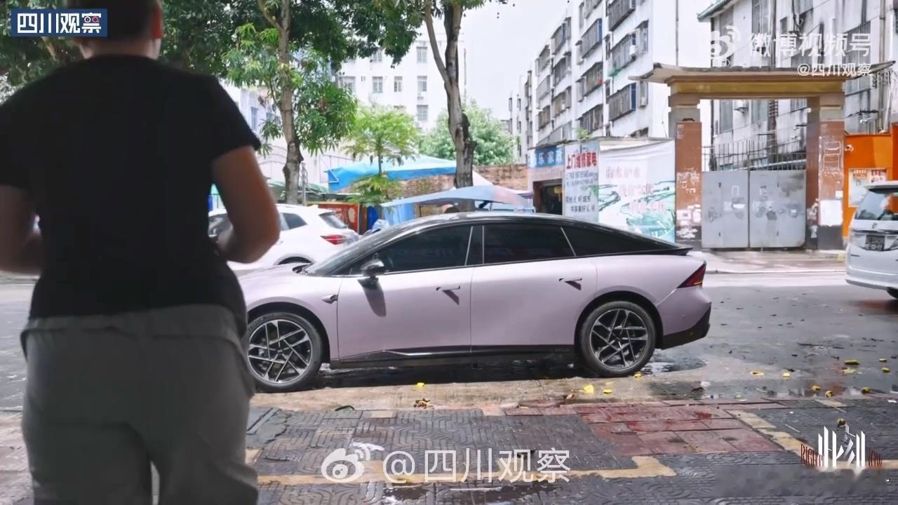 肥娟小吃店长满小孩哥小孩姐  现在也行也好起来了，也开上小鹏P7+了，不错不错！