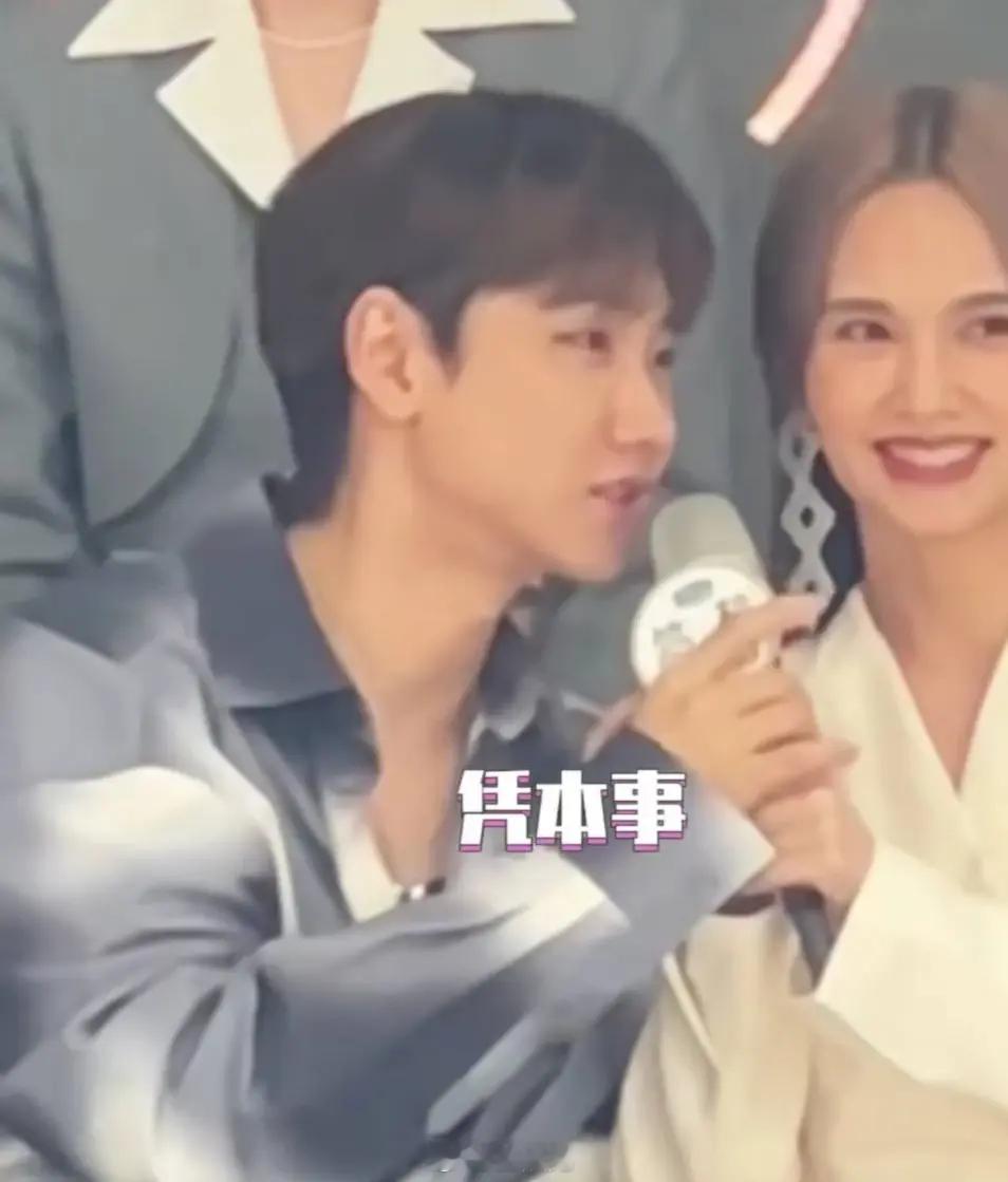 杨丞琳被问，凭什么敢来《2024歌手》。杨丞琳为难:“这题好难回答啊。”汪苏泷解