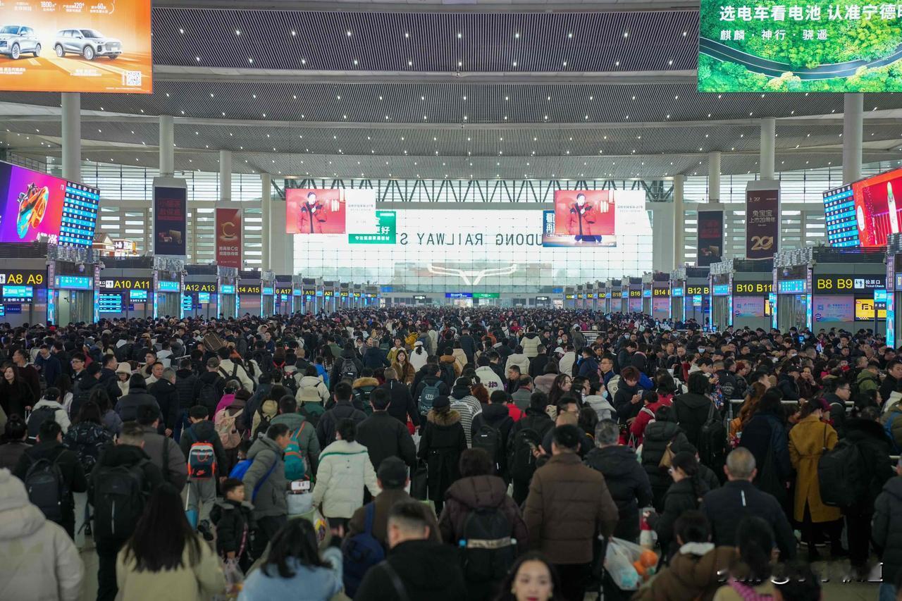 集卡领红包截至2月13日，成都车站春运累计发送旅客达466.6万人次、同比增长2