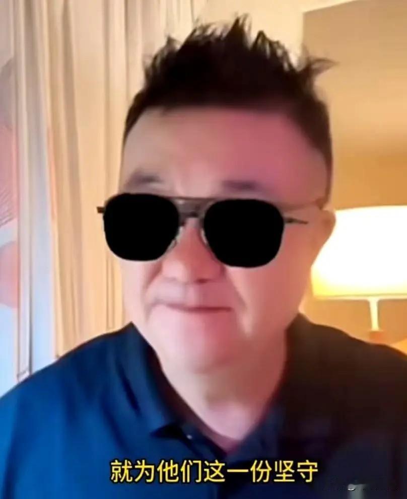 董路直播聊起过往经历，感慨万千。当初因评价赛事相关话题陷入舆论风波，昔日好友纷纷