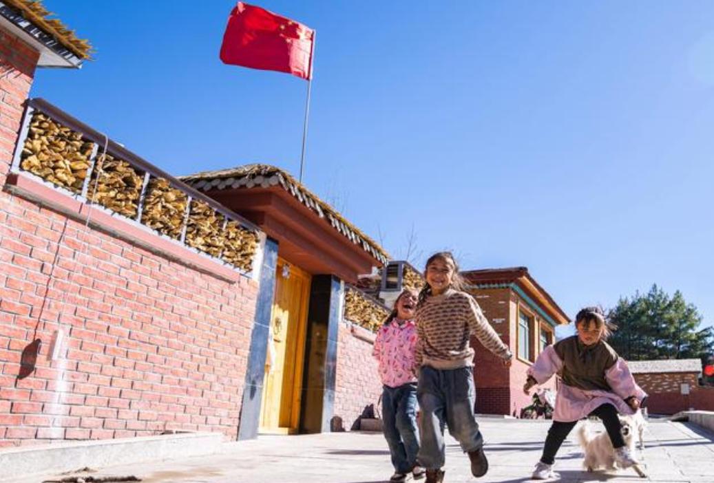 “是中国政府给了我们家！”2003年5月26日，中国人接收了长达200多年无国籍