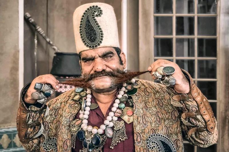 看到“男子用蜜蜡脱胡子效果惊到网友”这个话题，我真是来了兴趣。蜜蜡脱毛一般多用于