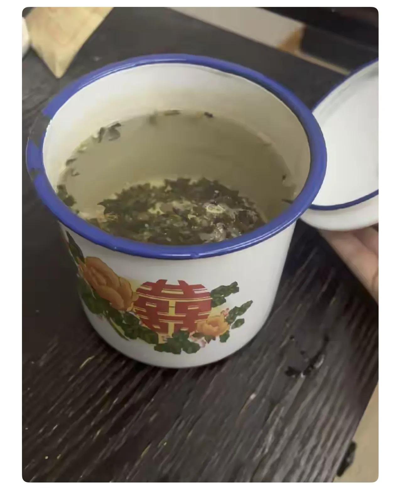 我的退休生活就四件事，说出来好多人说我没劲。

一、睡懒蛋，不早起，七点四十才起