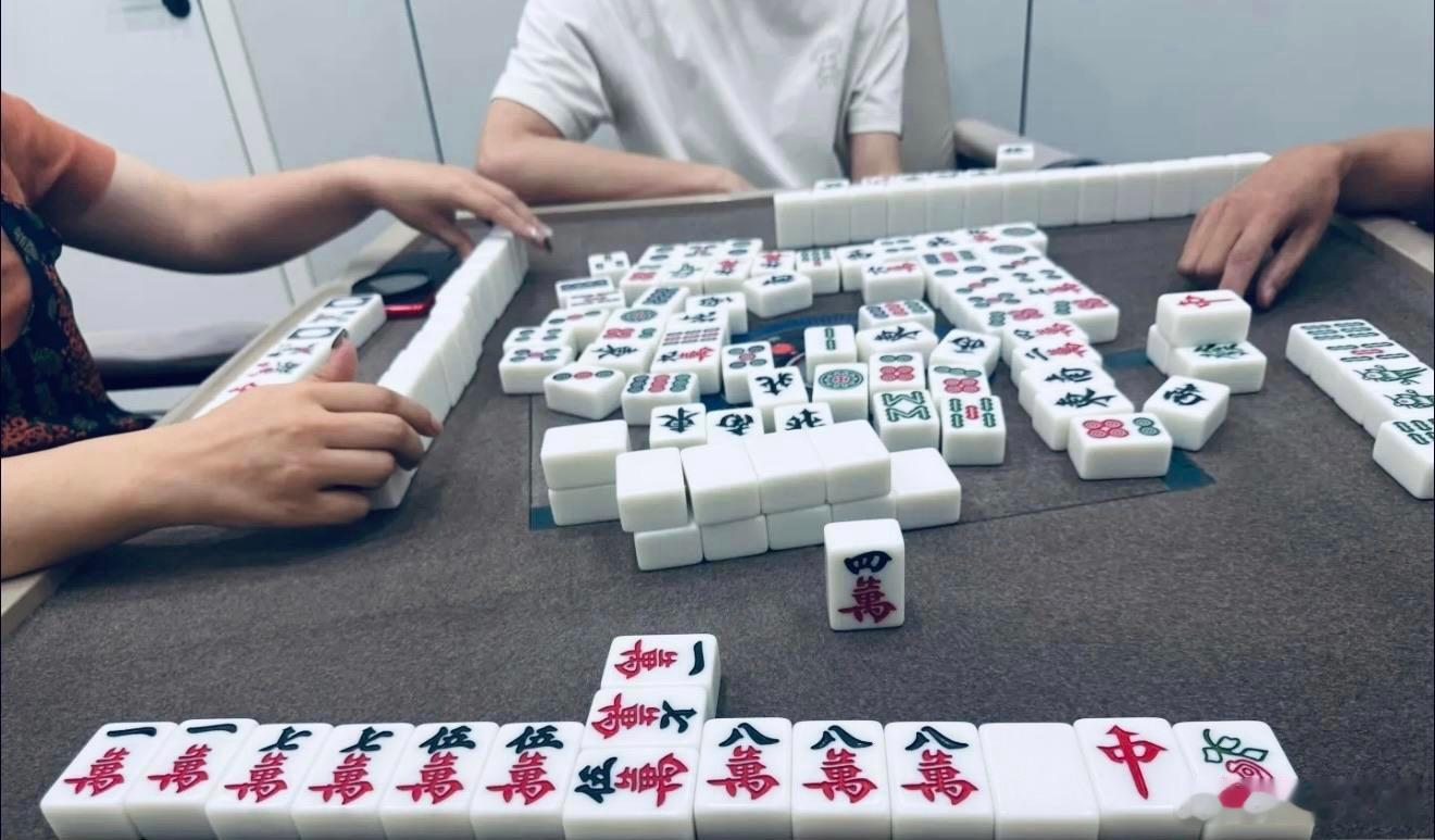 高温来袭，各位做好防暑降温，非必要不外出！🍉週五5001只下跌，198只跌停，