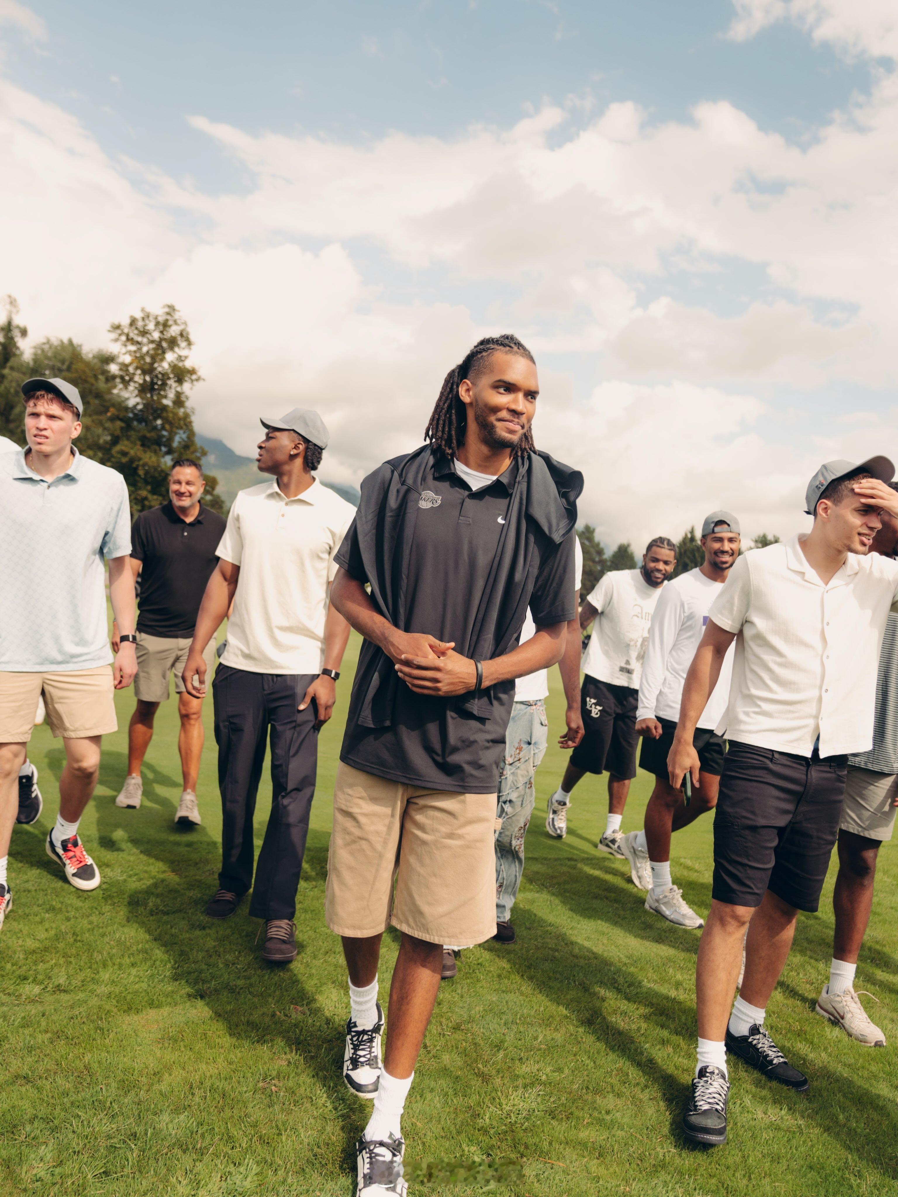 洛杉矶湖人  🏌️🚣🚴这团建氛围是嘎嘎好湖人国度golakers