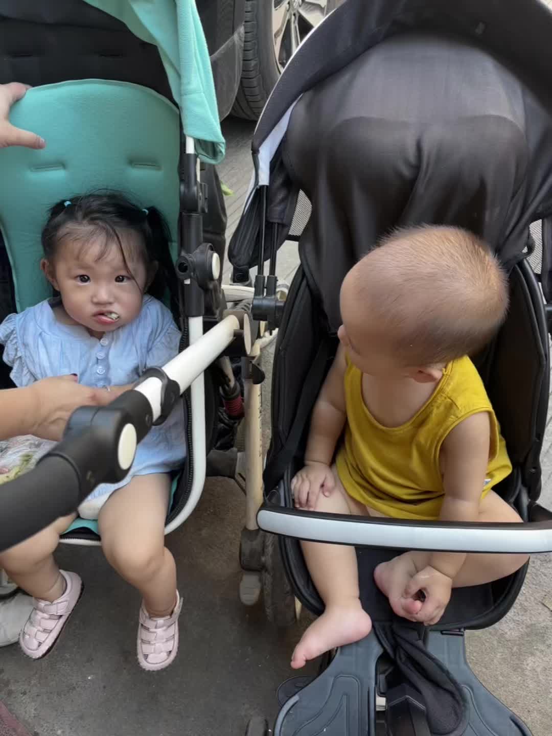 精力旺盛的宝宝 摇摇车