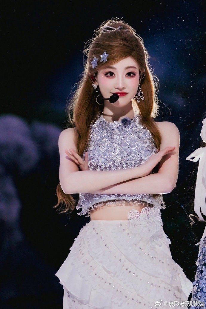 祝绪丹真人芭比换装祝绪丹真的好可爱的哇，这真人芭比换装我是真的看迷糊了嘞！！每一