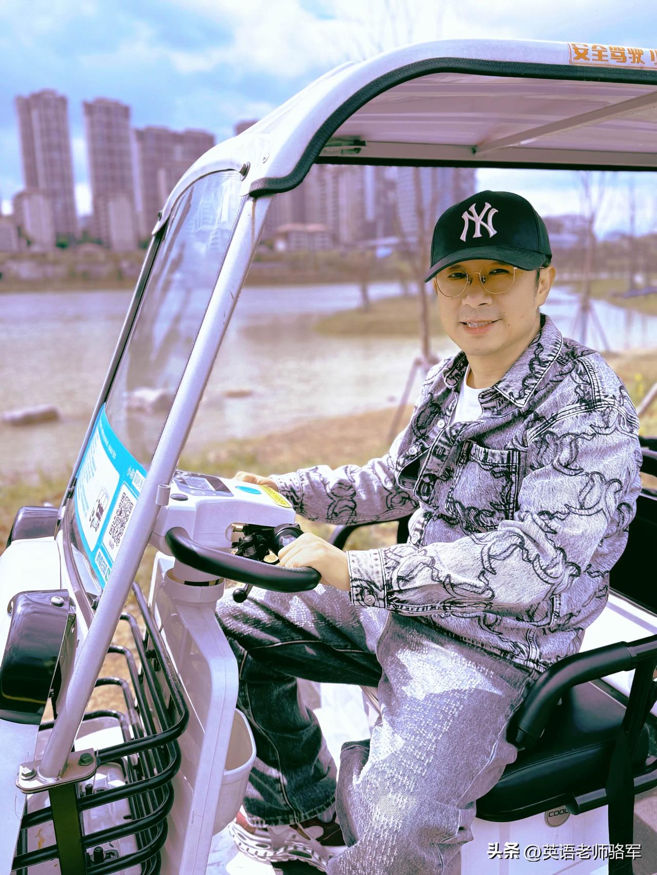 参加晒图笔记大赛，突然想到感情这件事儿。女孩容易把上一任的阴影留给下一任，男孩则