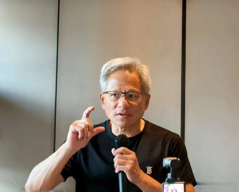 黄仁勋：中国不能获取英伟达最先进的芯片，以保证美国在人工智能保持领先，可美国希望