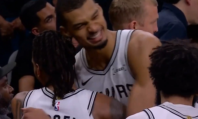 恭喜马刺成功晋级 文班随便打打 17分14篮板6盖帽小狐狸在开拓者想反击的时候末