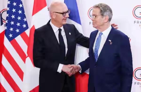 美国财政部长斯科特·贝森特在G7会上拿中国吓唬人，真够离谱的！当地时间5月19日
