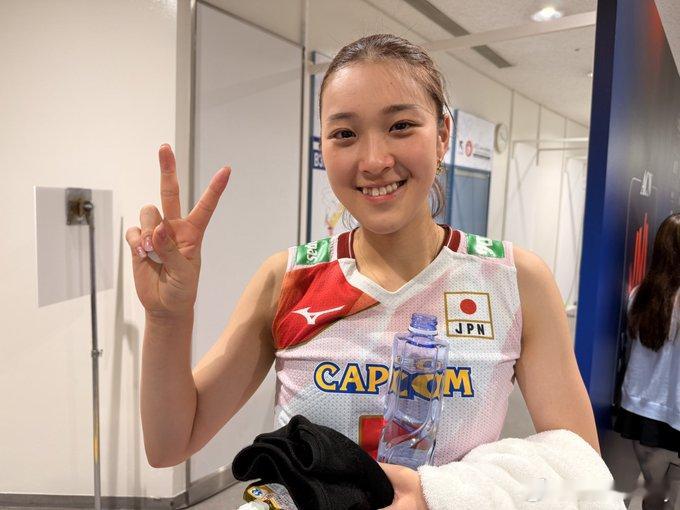 佐藤淑乃在3-2大逆转波兰后社交媒体发文：鏖战打满全场，完成史诗级逆转取胜‼️确