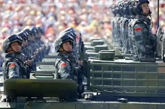 美伊这一场军事较量，彻底让全世界警惕中国！它们不约而同地问出了一个极其关键的问题