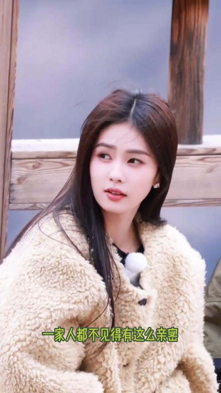 张雪玲当年被骂是真的冤枉。白露拿自己舔过的勺子去和其他男明星分食冰淇淋，一家人都