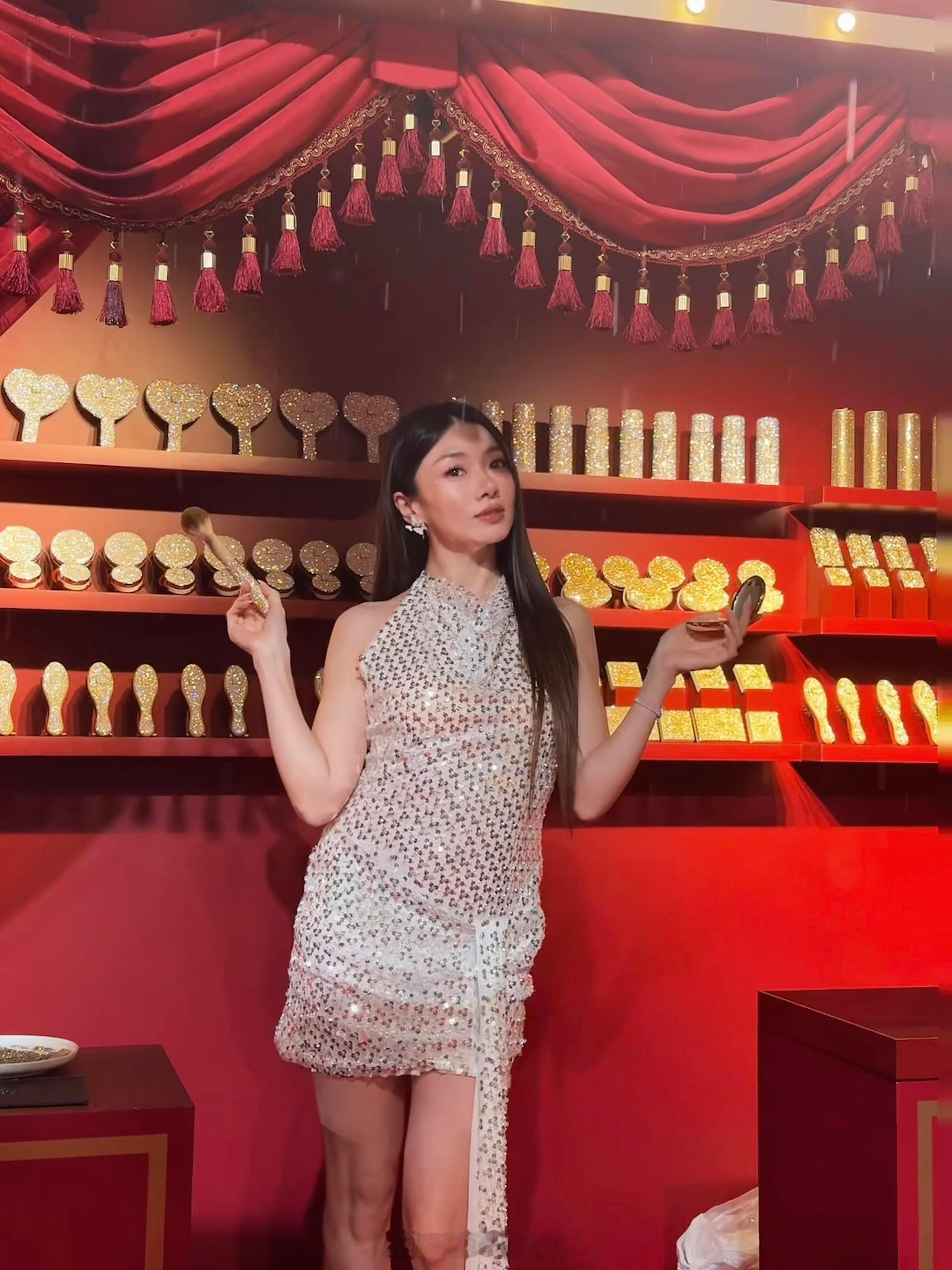 程晓玥疑似怀二胎程晓玥疑怀二胎 程晓玥疑似怀二胎，小腹隆起明显孕味十足 ​​​