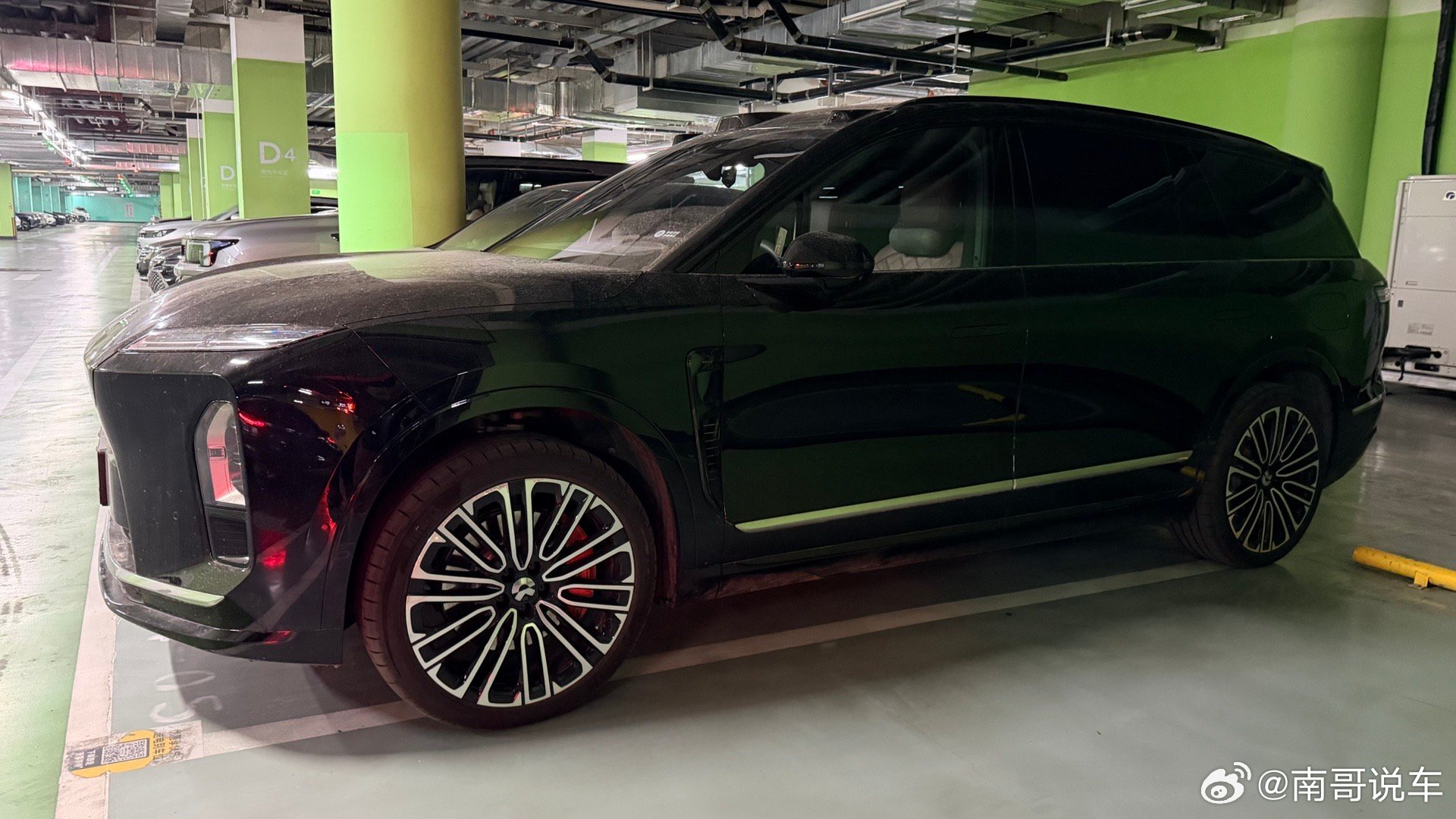 在合生汇看到新 es8这车已经不需要原来那帮吵架的 koc 去吹就证明了它的实力