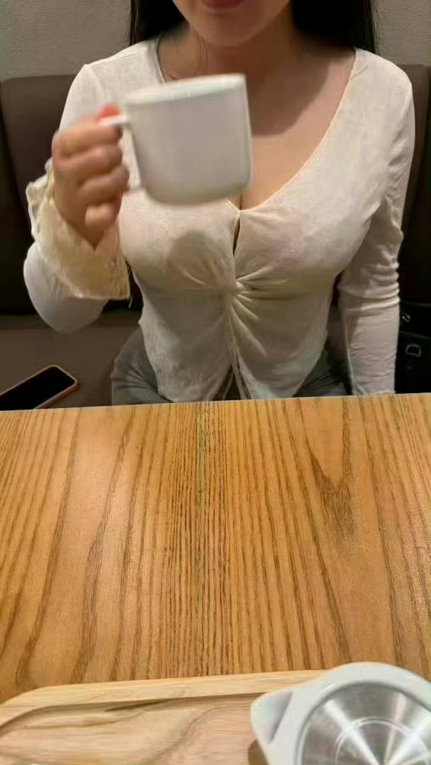 感情问题就不要发朋友圈了吧笑得让人睡不着觉 