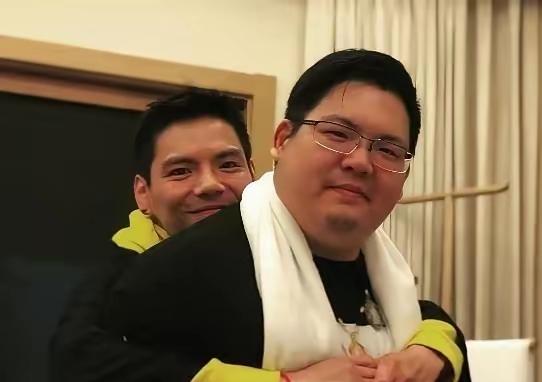 2012年，向佑在东莞太子酒店和小姐发生了争吵，酒店老板得知后大怒，扬言要卸他一