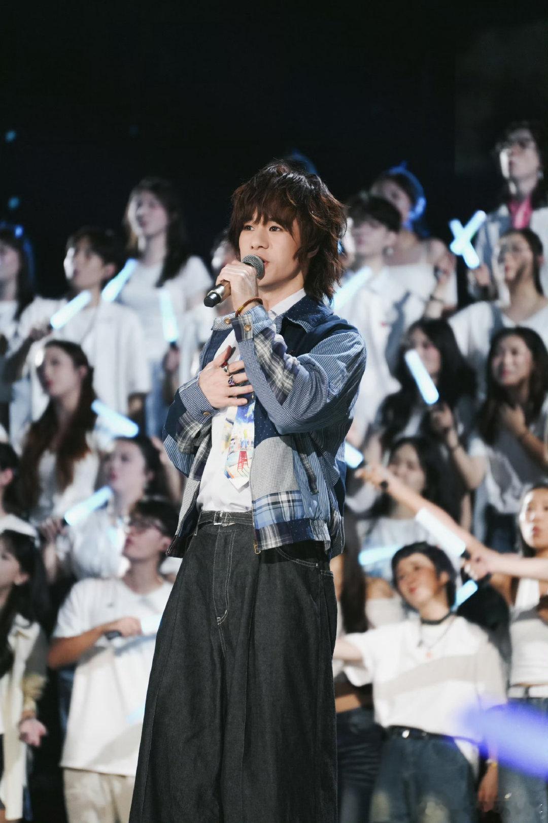 曾比特歌手助演窦靖童歌手2026 欢迎助演嘉宾曾比特加盟！复古腔调撞上鲜活舞台表