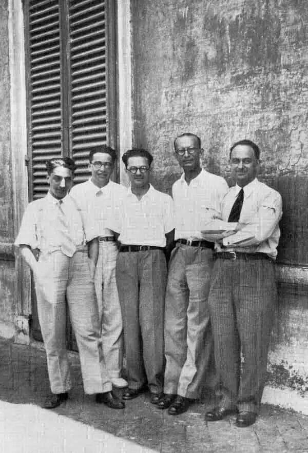 年轻有为的物理学家费米（Enrico Fermi） 建立了个实验室。是一帮年轻人