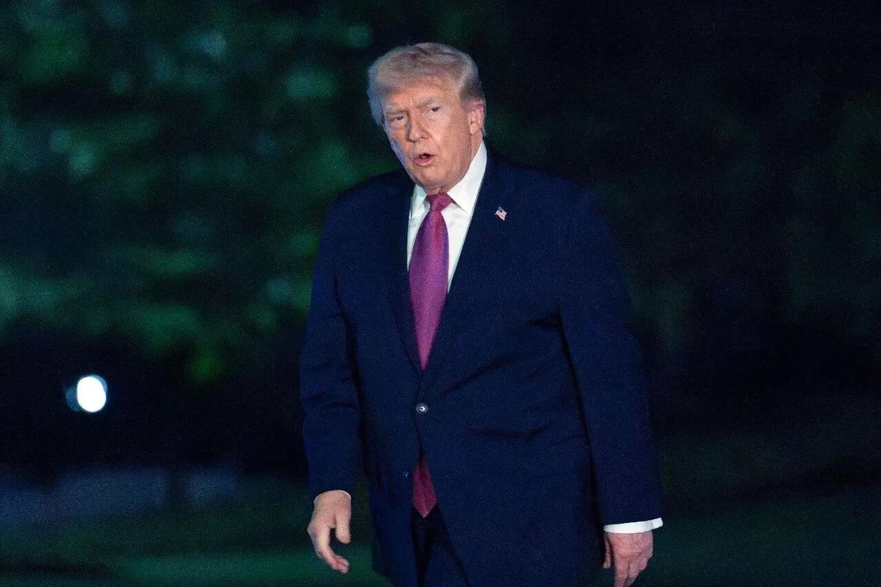 美国总统特朗普17日说，除非美国和伊朗22日之前达成结束战争的长期协议，否则他可