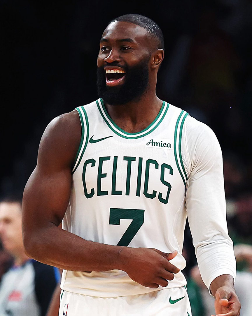謝倫布朗（Jaylen Brown）8號對陣黃蜂嘅賽事當中（波士頓塞爾特人113
